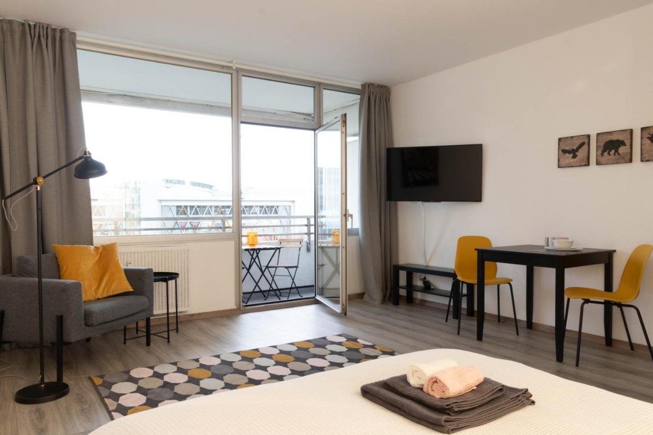Apartment Bright - Central - Balcony - Tradefair Neuss Eksteriør billede